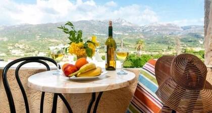 Holiday home with view of the water