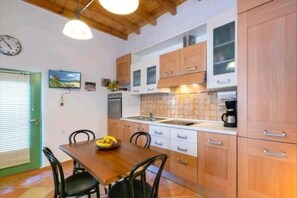 Fridge, stovetop