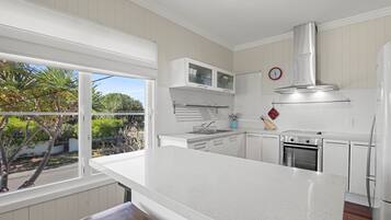 Oven, dishwasher, toaster, cookware/dishes/utensils