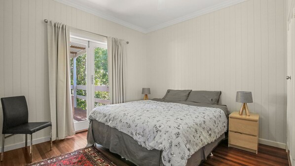 4 chambres, fer et planche à repasser, draps fournis