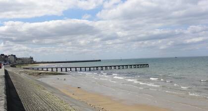 HOUSE Single storey Grandcamp-Maisy 150m from the beach