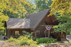 Exterior - Secluded Cabin, HotTub, Jet Tub, Woods, Near Big Cedar & Shows-Firepit -Car Charger (Ridgedale)