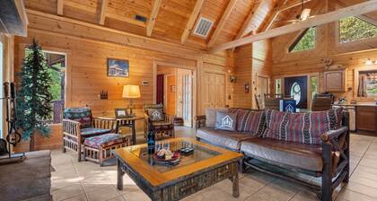 Secluded Cabin, HotTub, Jet Tub, Woods, Near Big Cedar & Shows-Firepit -Car Charger