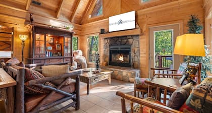 Secluded Cabin, HotTub, Jet Tub, Woods, Near Big Cedar & Shows-Firepit -Car Charger