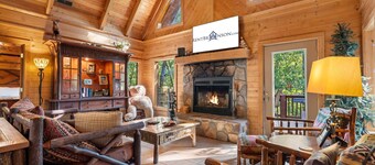Secluded Cabin, HotTub, Jet Tub, Woods, Near Big Cedar & Shows-Firepit -Car Charger