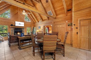 Dining - Secluded Cabin, HotTub, Jet Tub, Woods, Near Big Cedar & Shows-Firepit -Car Charger (Ridgedale)