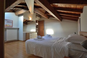 Apartment, 2 Schlafzimmer | 2 Schlafzimmer, Bügeleisen/Bügelbrett, Babybetten, kostenloses WLAN