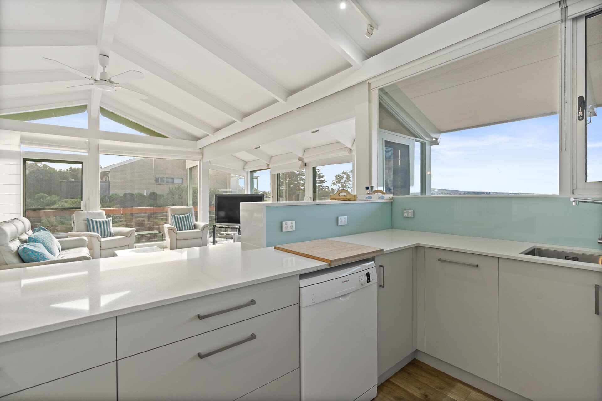 107 Franklin Pde - Amazing Views - Fabulous Outdoor Entertaining Area — image 12