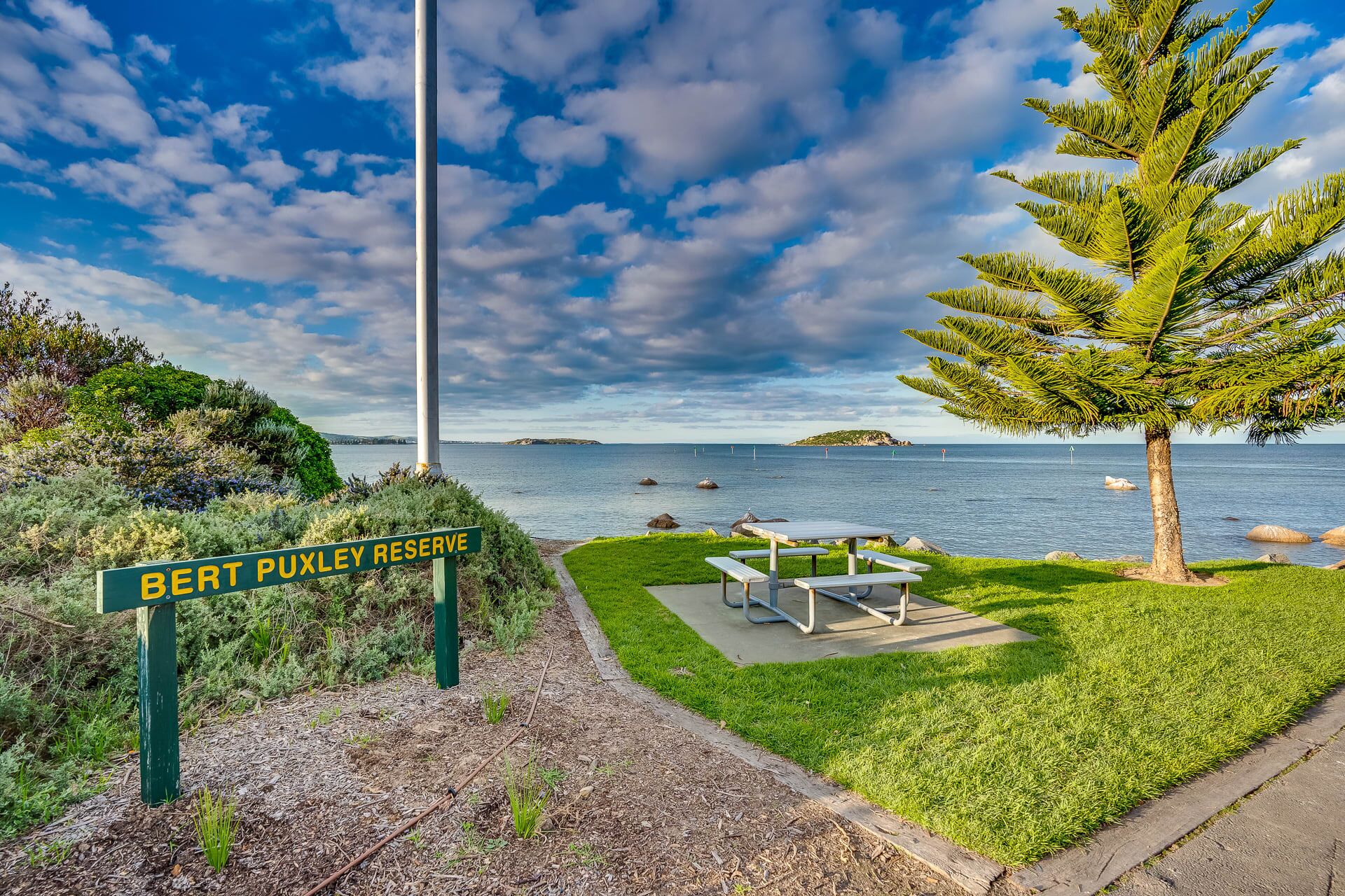 107 Franklin Pde - Amazing Views - Fabulous Outdoor Entertaining Area — image 3