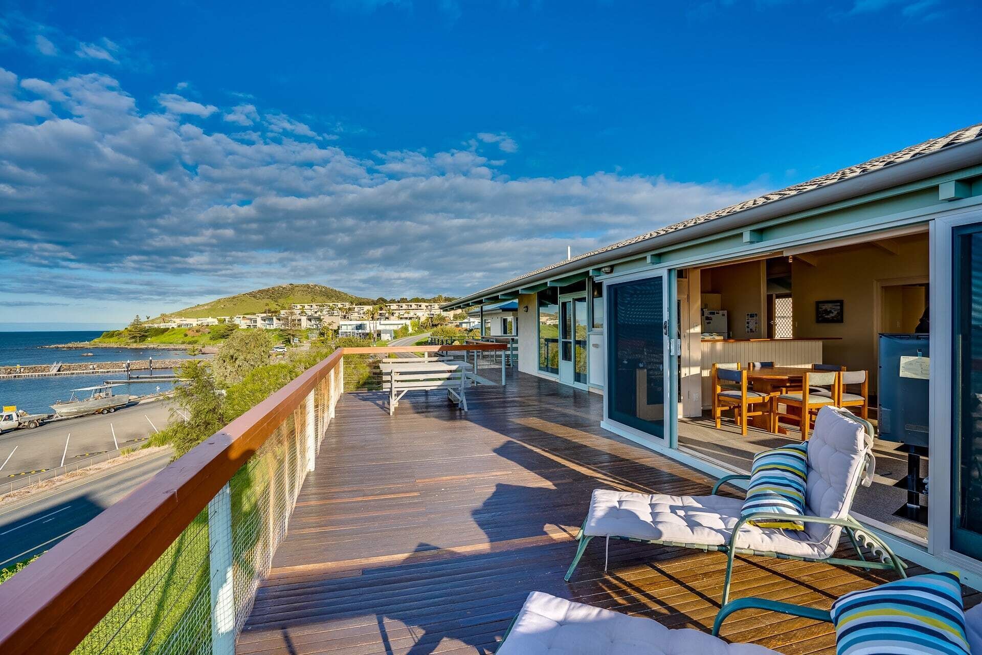 107 Franklin Pde - Amazing Views - Fabulous Outdoor Entertaining Area — image 5