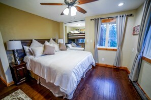 4 bedrooms, iron/ironing board, free WiFi, bed sheets