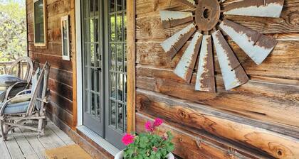 Solomon's Den - A Romantic Hill Country Escape