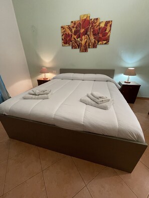 1 bedroom, iron/ironing board, travel cot, free WiFi