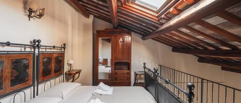 1 slaapkamer, een strijkplank/strijkijzer, wifi, beddengoed