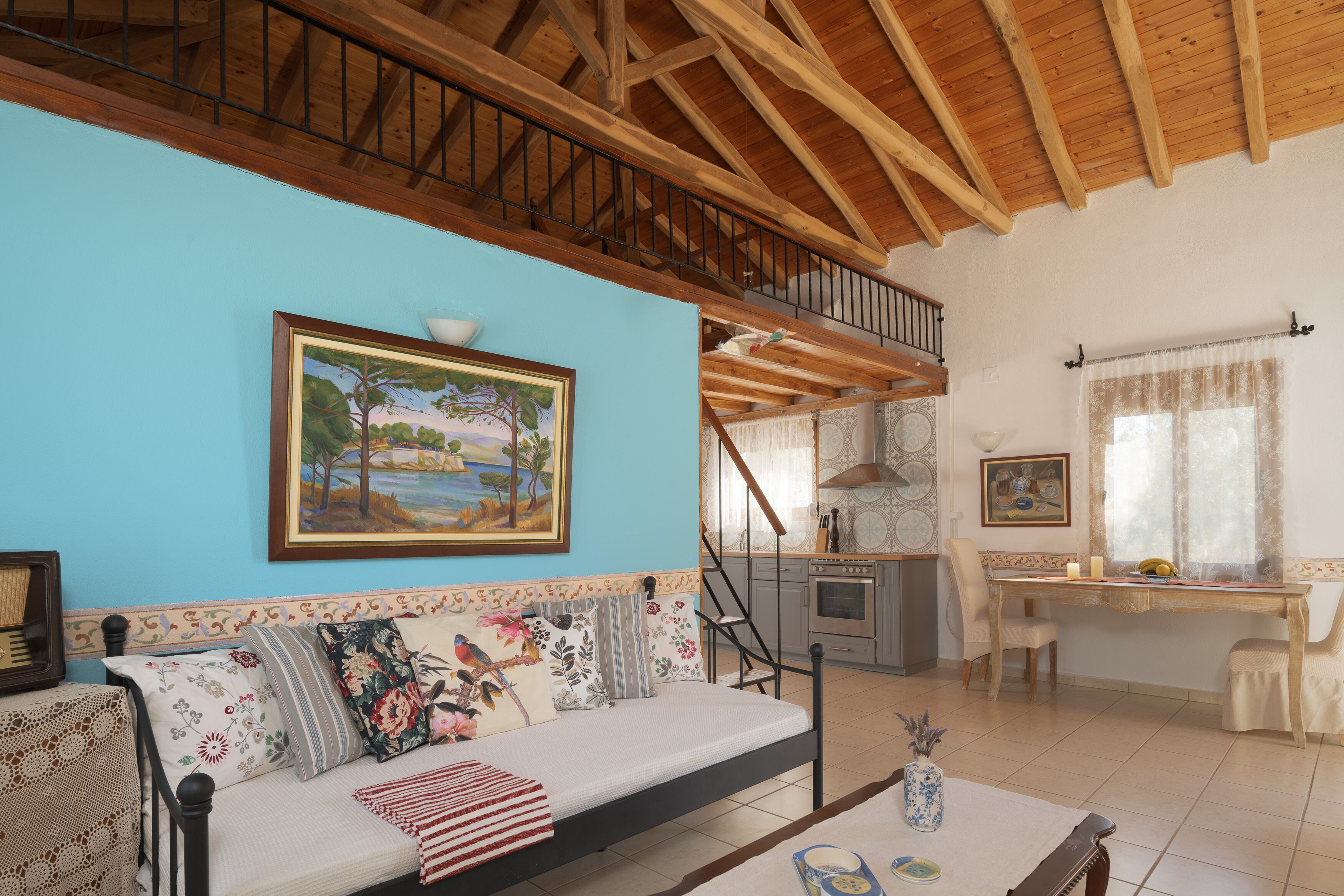 Smart-TV, peis, DVD-spiller og leker