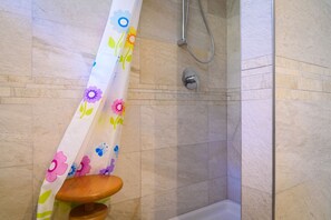 Shower - Beautiful villa overlooking the beach of Seccione (PORTOFERRAIO)