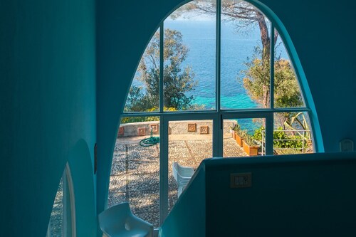 Freistehende Villa mit Blick auf der Strand Seccione