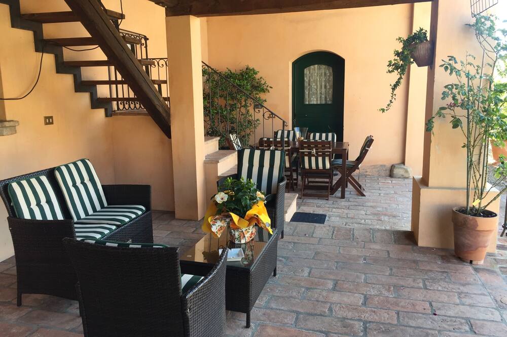 Elegant country house with pool in the Matilde of Canossa area - Cottage
