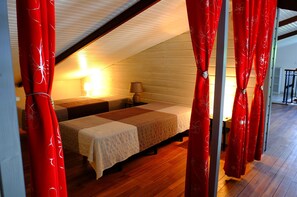 3 bedrooms, WiFi, bed sheets - Habitation Diamond - Apparts & Spas: "The Diamond" for 6-8 people (Diamant)