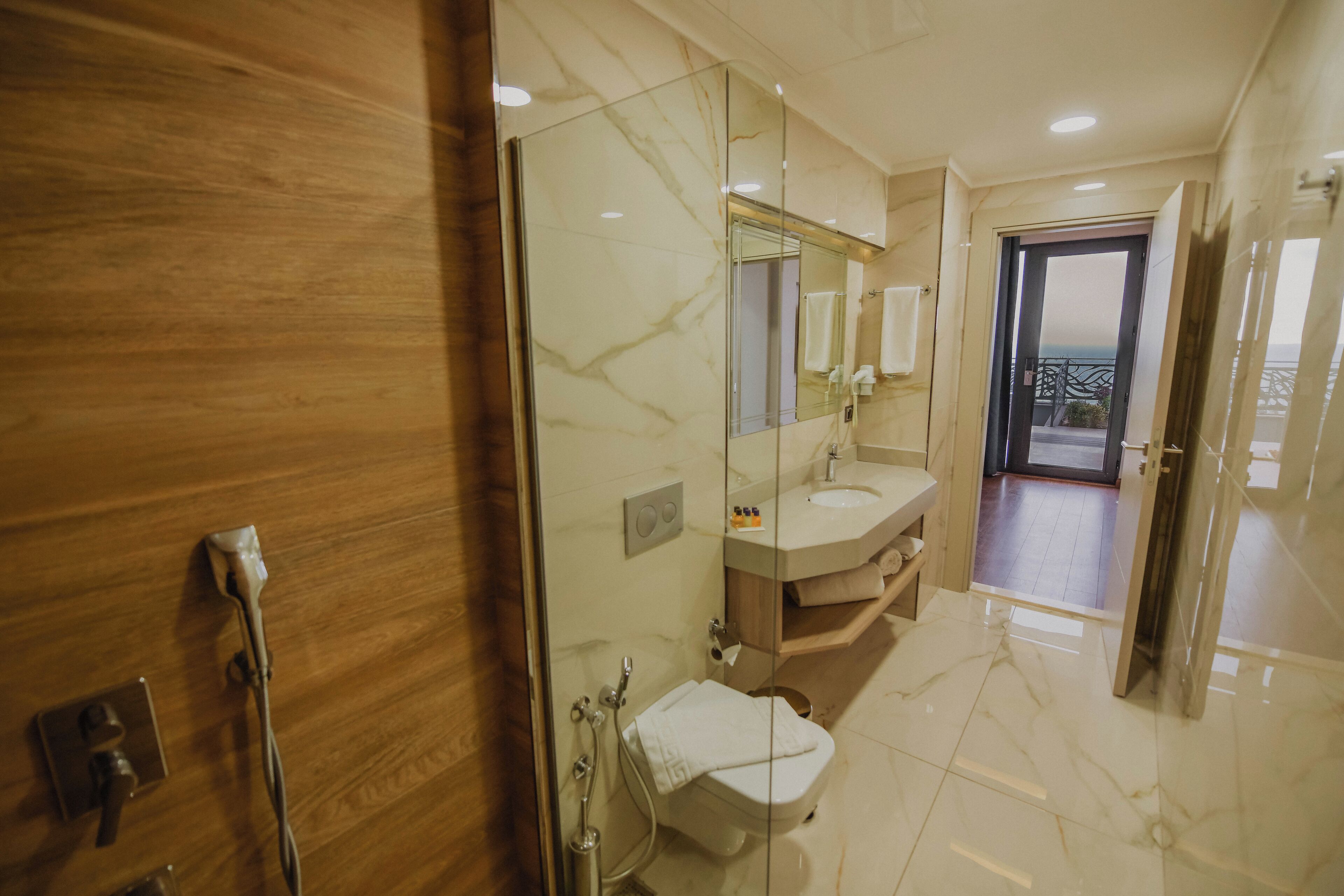 shower, rainfall showerhead, free toiletries, hair dryer