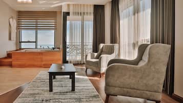 Suvva Suite with Jacuzzi and Sea View | 미니바, 객실 내 금고, 암막 커튼, 방음 설비
