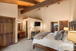 4 bedrooms, iron/ironing board, WiFi, bed sheets - Charming Ski In/Out Beaverhead Home! Near Big Sky Resort, Hot Tub, Grill, Incred (Big Sky)