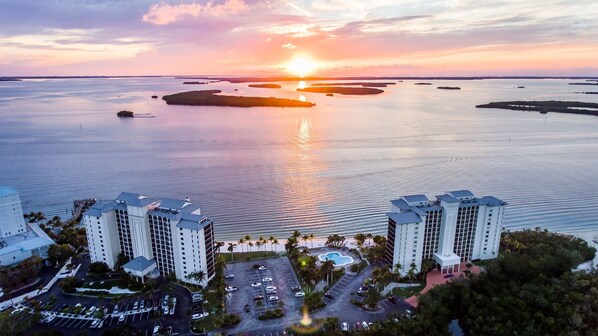 Exterior - Sanibel Harbour Resort Bay View Tower 837: Unwind & recharge in the wrap-around lanai. (Fort Myers)