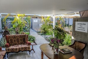 Lobby sitting area - Polo Guest House (Polokwane)