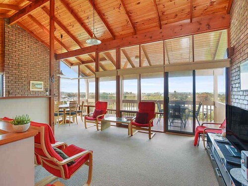 7 Harpoon Ave - Lovely Sea Views Across Encounter Bay