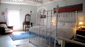 6 habitaciones, tabla de planchar con plancha, wifi y ropa de cama 