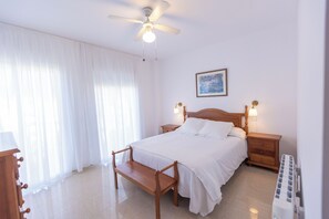 2 slaapkamers, een strijkplank/strijkijzer, gratis wifi, beddengoed