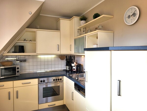 Køleskab, mikrobølgeovn, ovn, opvaskemaskine