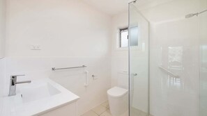Shower - The Dreamery 2 - Absolute Beachfront Tugun (Tugun)