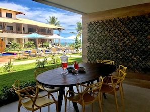 屋外ダイニングエリア