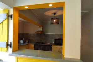 Fridge, microwave, oven, stovetop - Habitation Diamant - Apparts & Spas: "The Mabouya" for 4 people (Diamant)