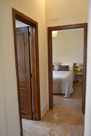 2 Schlafzimmer, Schreibtisch, Bügeleisen/Bügelbrett, kostenloses WLAN