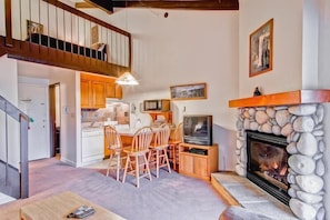 Dining - (B211) Loft Condominiums (Yosemite National Park)