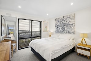 3 chambres, fer et planche à repasser, Wi-Fi, draps fournis