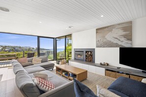 TV, fireplace, stereo