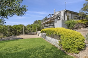 Property grounds - Short Walk to Beach and Fairhaven SLC (Fairhaven)