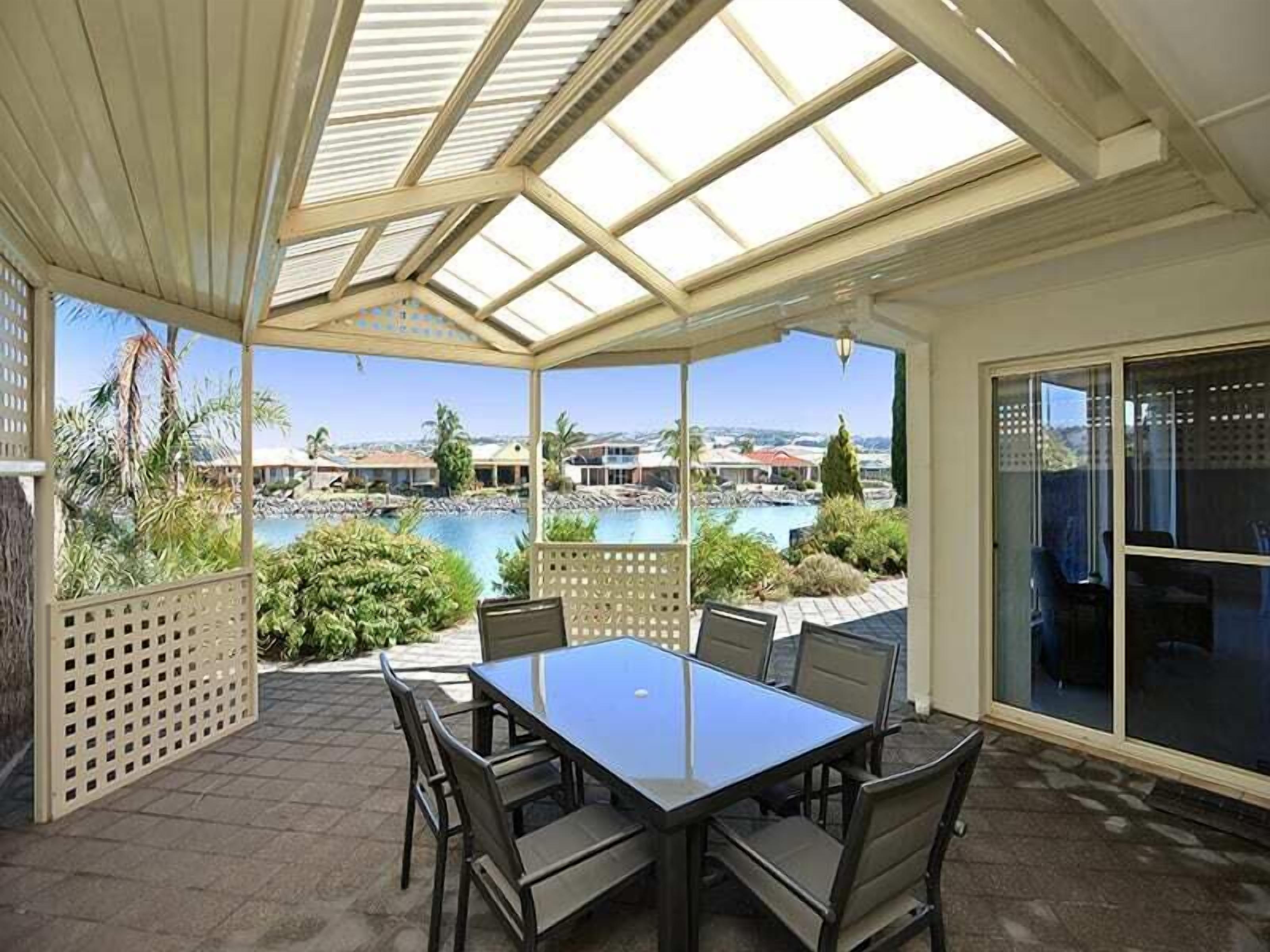 17 Clipper Ct - Lakefront home with beautiful views from inside and out