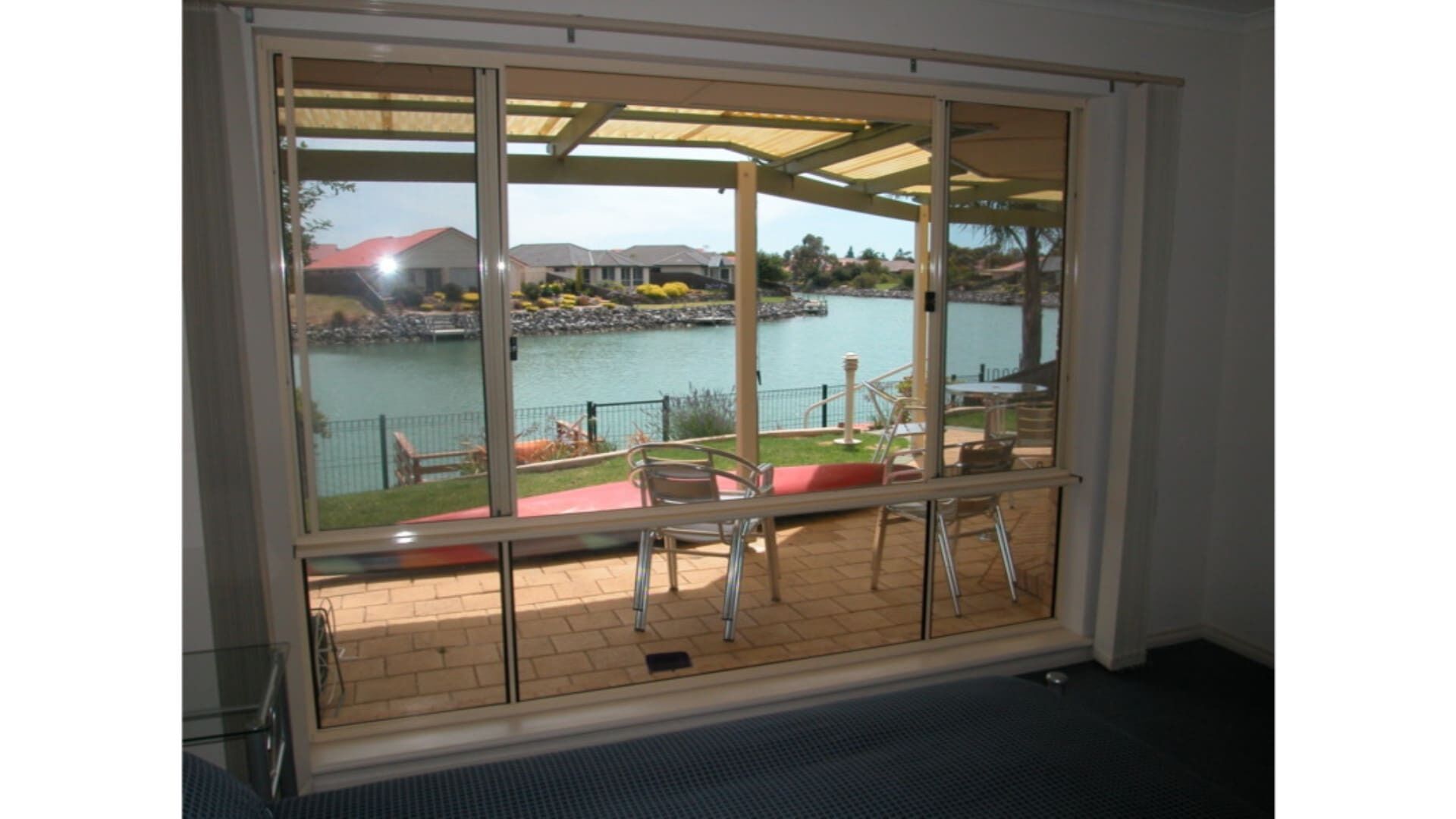 16 Islander Dr - Comfortable Lakefront Home with Private Pontoon