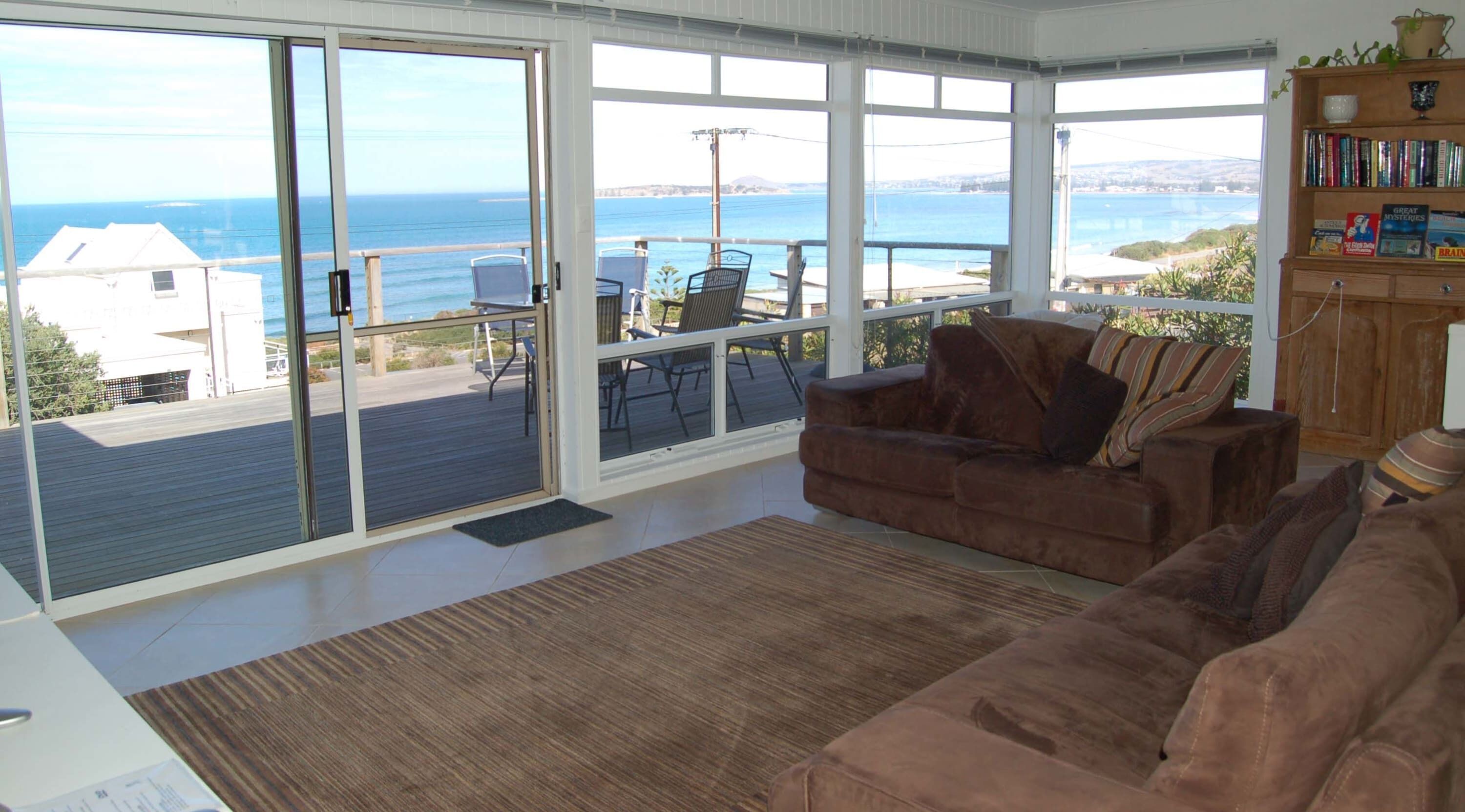 98 Seagull Ave - First Class Property with Stunning Sea Views — image 2