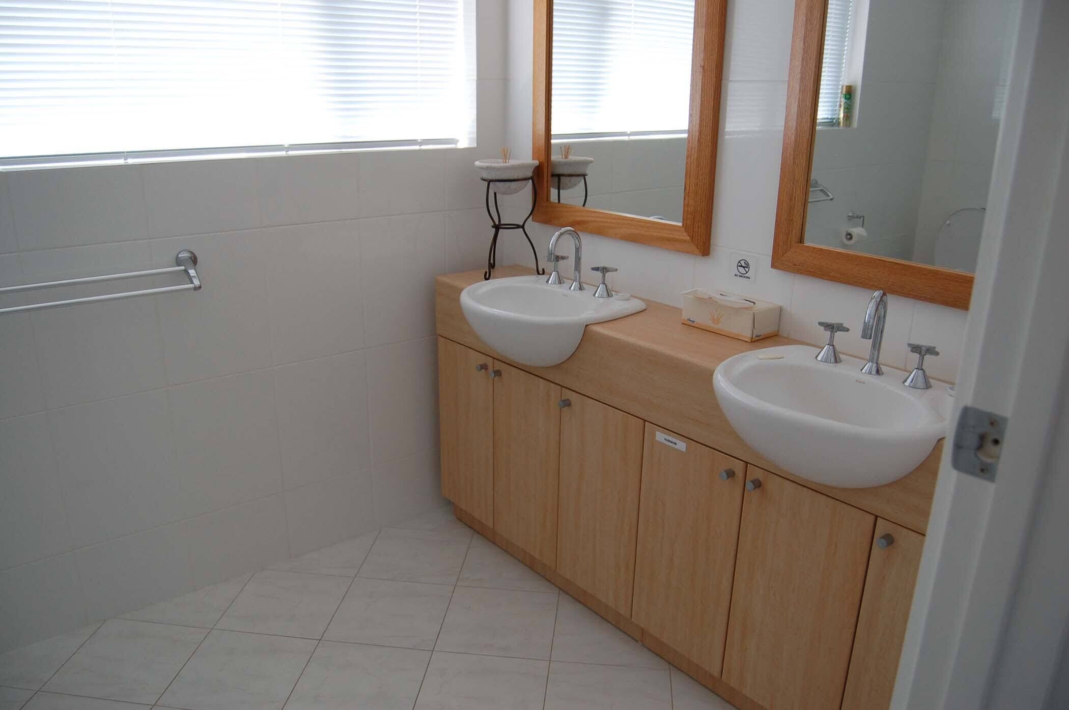 98 Seagull Ave - First Class Property with Stunning Sea Views — image 15