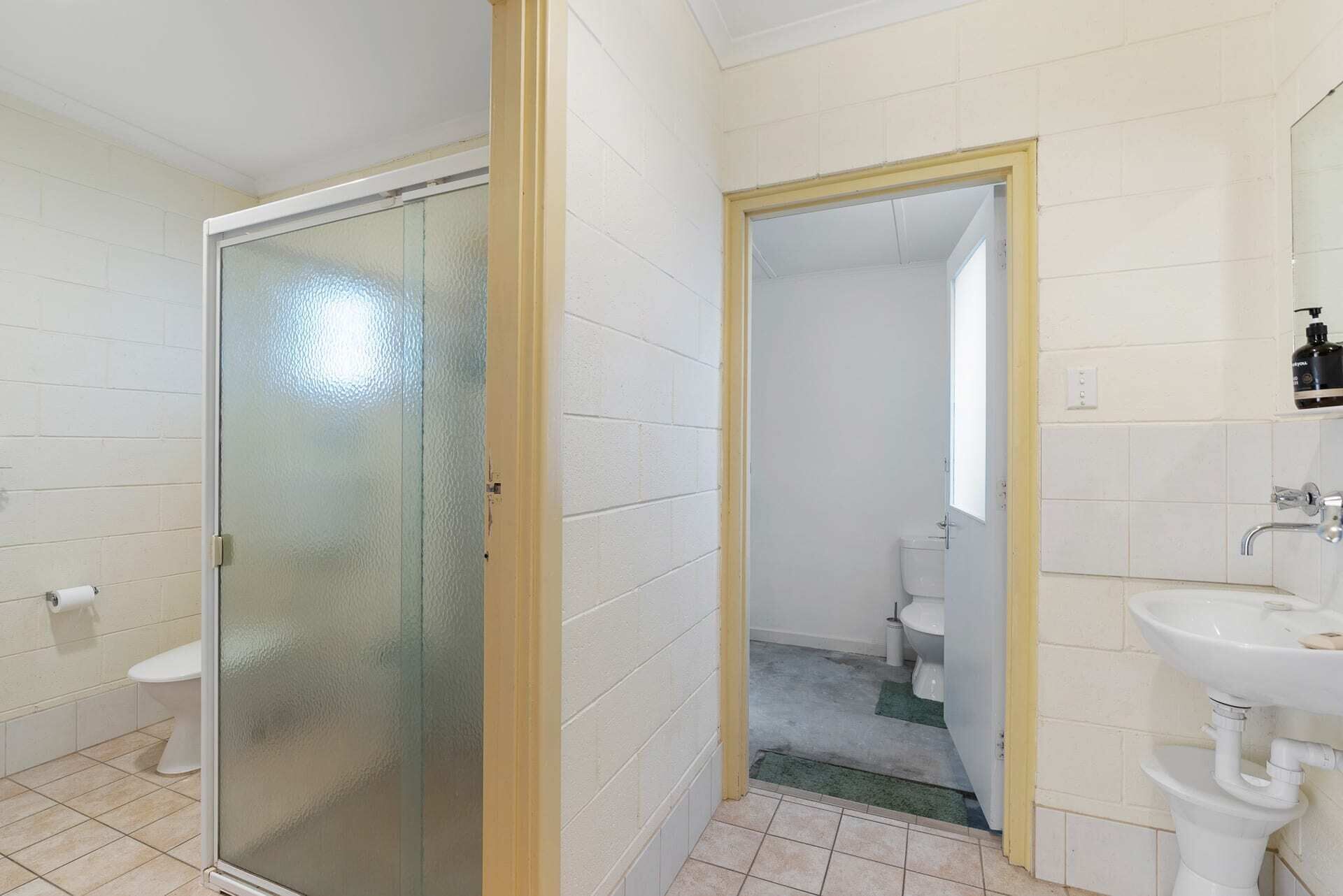 18 Seaview Rd - Great Location with Distant Sea Views — image 19