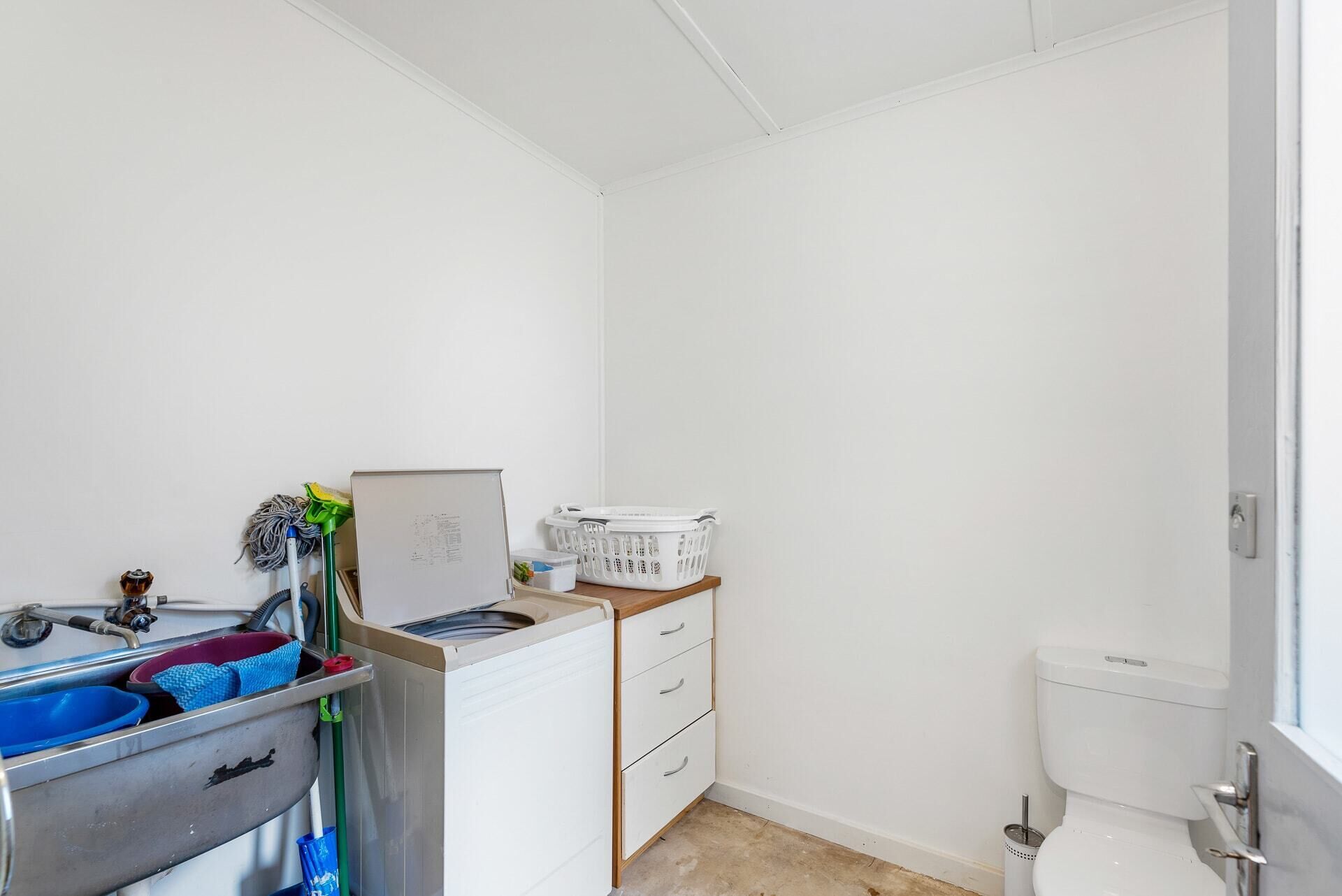 18 Seaview Rd - Great Location with Distant Sea Views — image 21