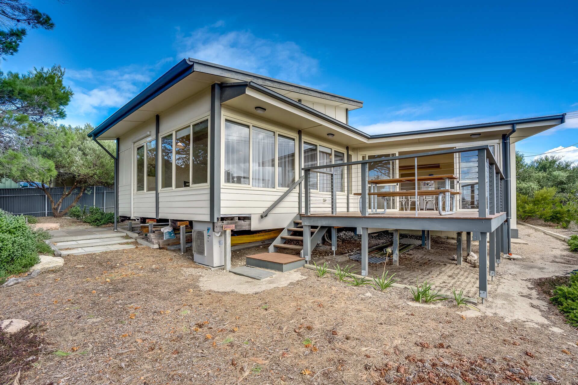 18 Seaview Rd - Great Location with Distant Sea Views — image 3