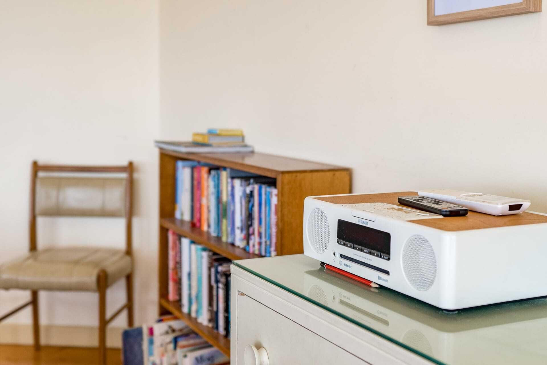 18 Seaview Rd - Great Location with Distant Sea Views — image 4