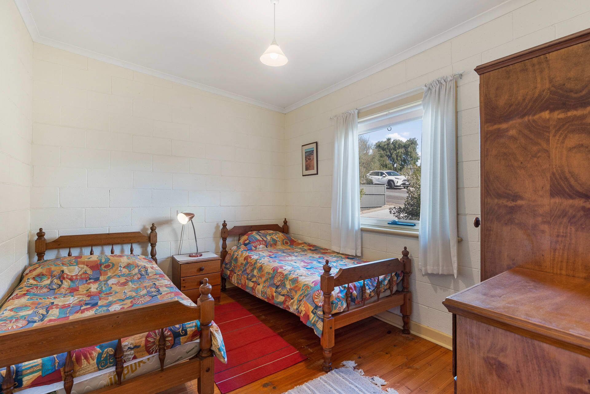 18 Seaview Rd - Great Location with Distant Sea Views — image 16