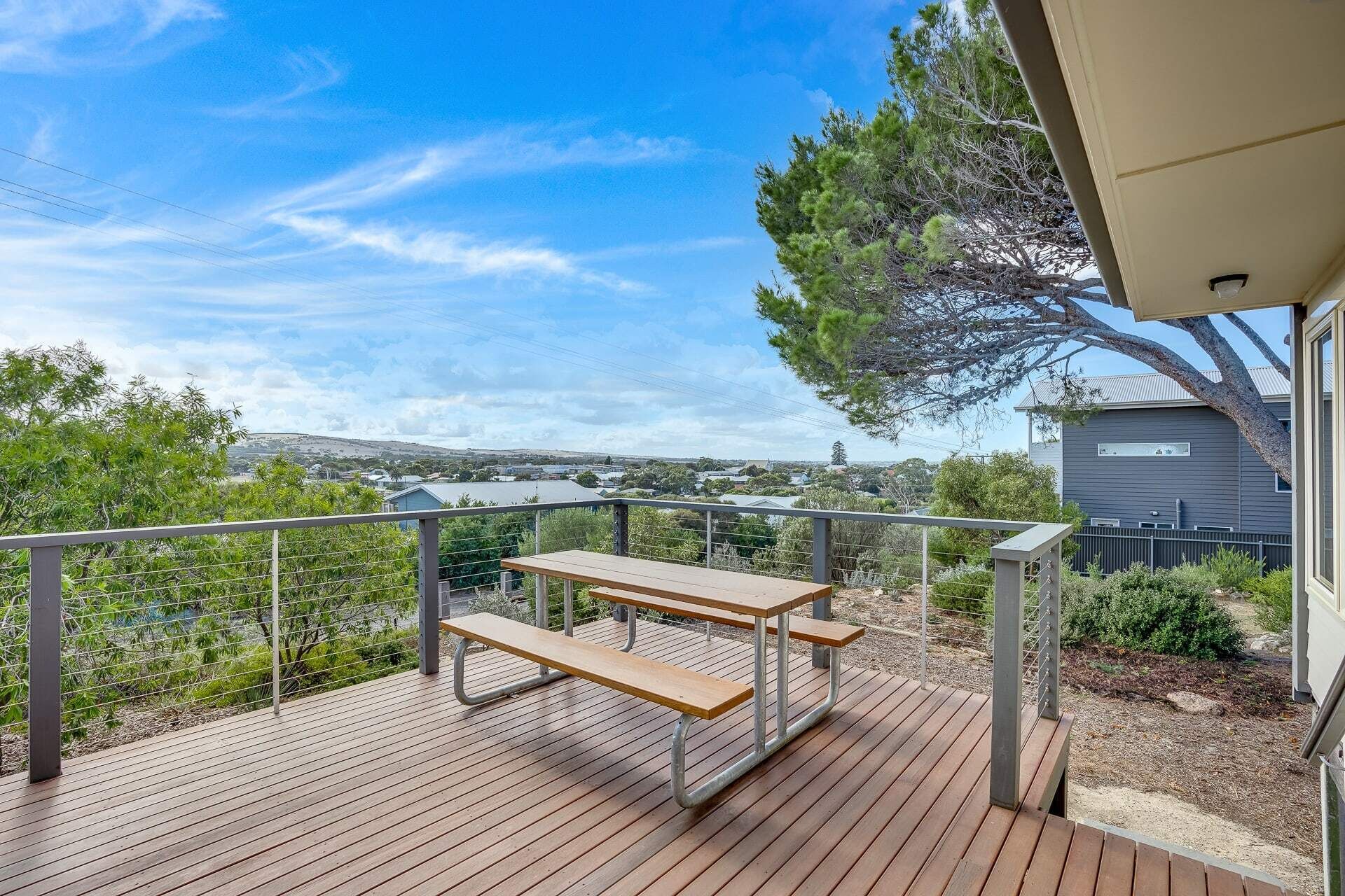 18 Seaview Rd - Great Location with Distant Sea Views — image 11